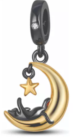 Charm de Plata de Ley de gatito negro en luna dorada con circonitas blancas