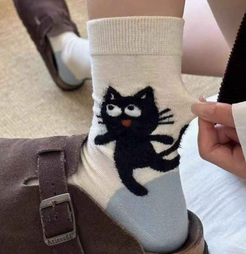 🧦 Calcetines Gatitos Suaves – Modelos Realistas y Súper Confortables ( pack de 4 )