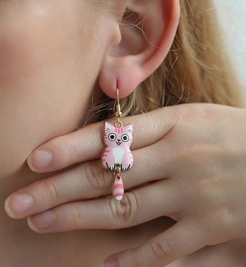 Pendiente largo con forma de gatito rosa y blanco