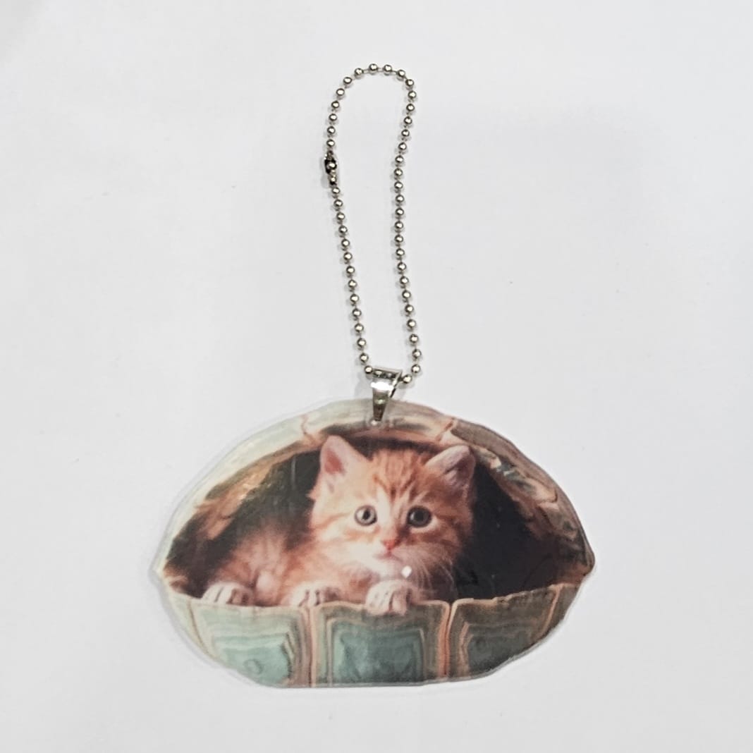 Colgante de gatito en acrilico