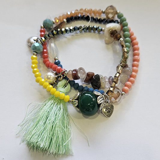 Pulsera triple elástica de cuentas de cristal y dijes de corazón con huella y "love my cat"