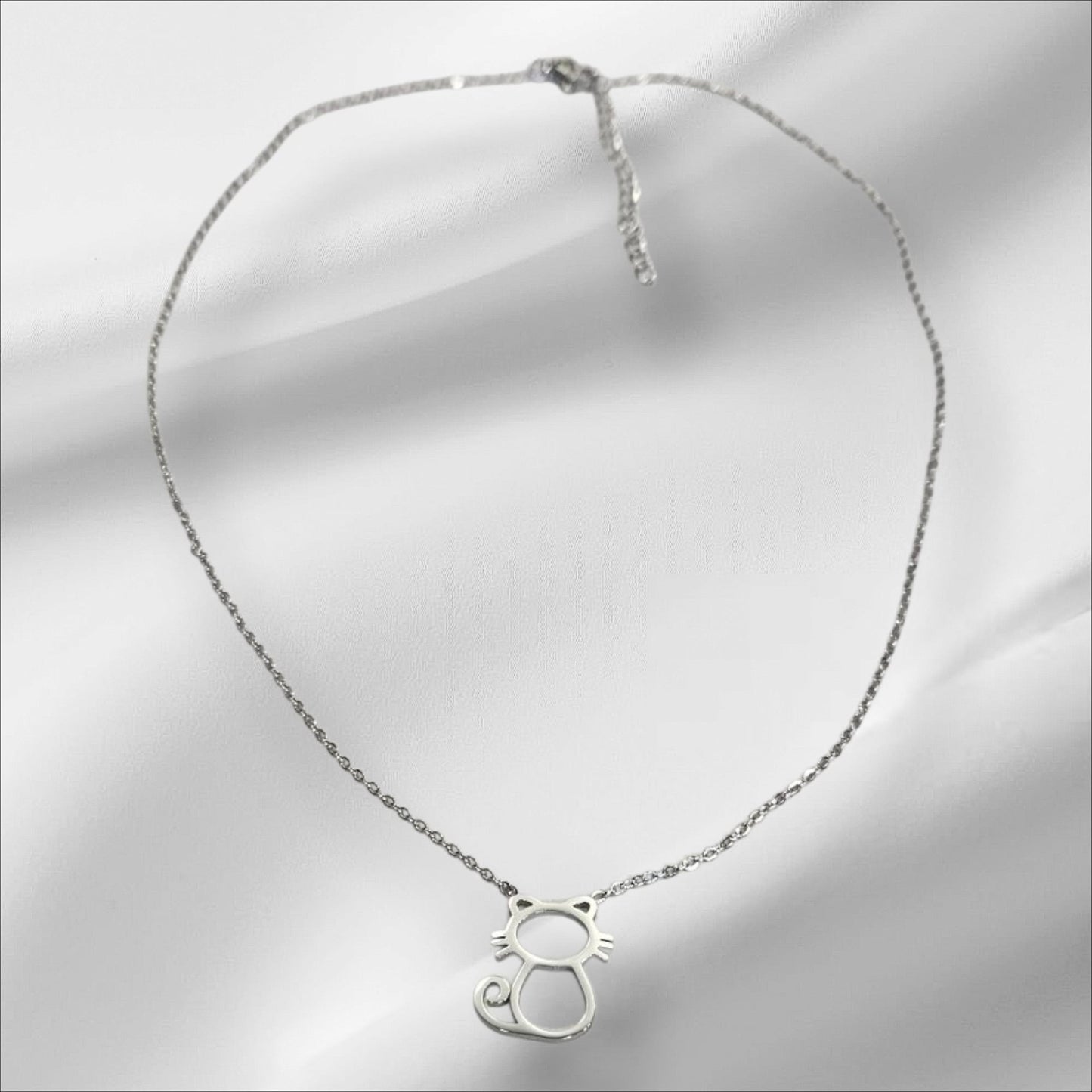 Collar de acero con gatito en color plata