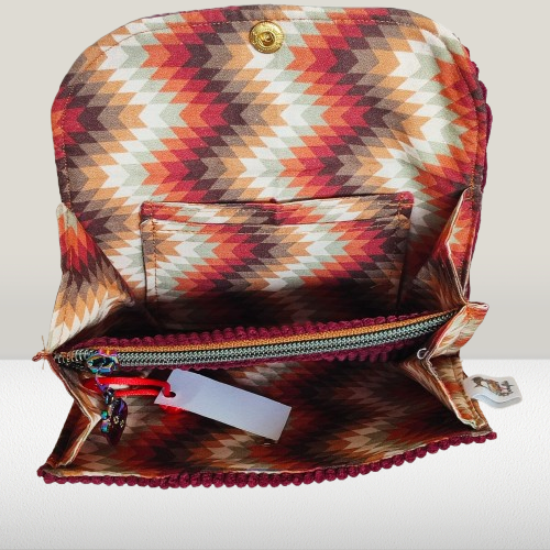 Cartera Pana Burdeos Tribal hecha a mano