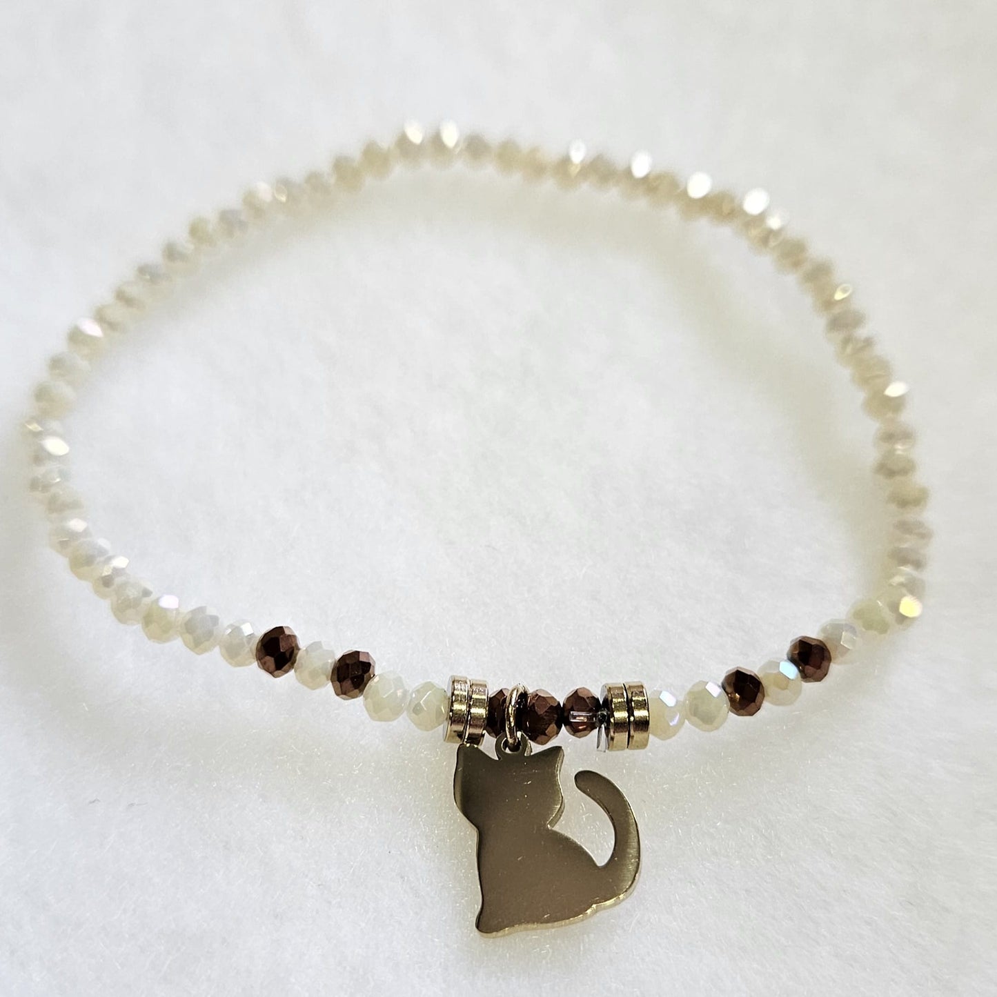 Pulseras de cuentas de cristal en diferentes tonos con gato dorado de acero inoxidable