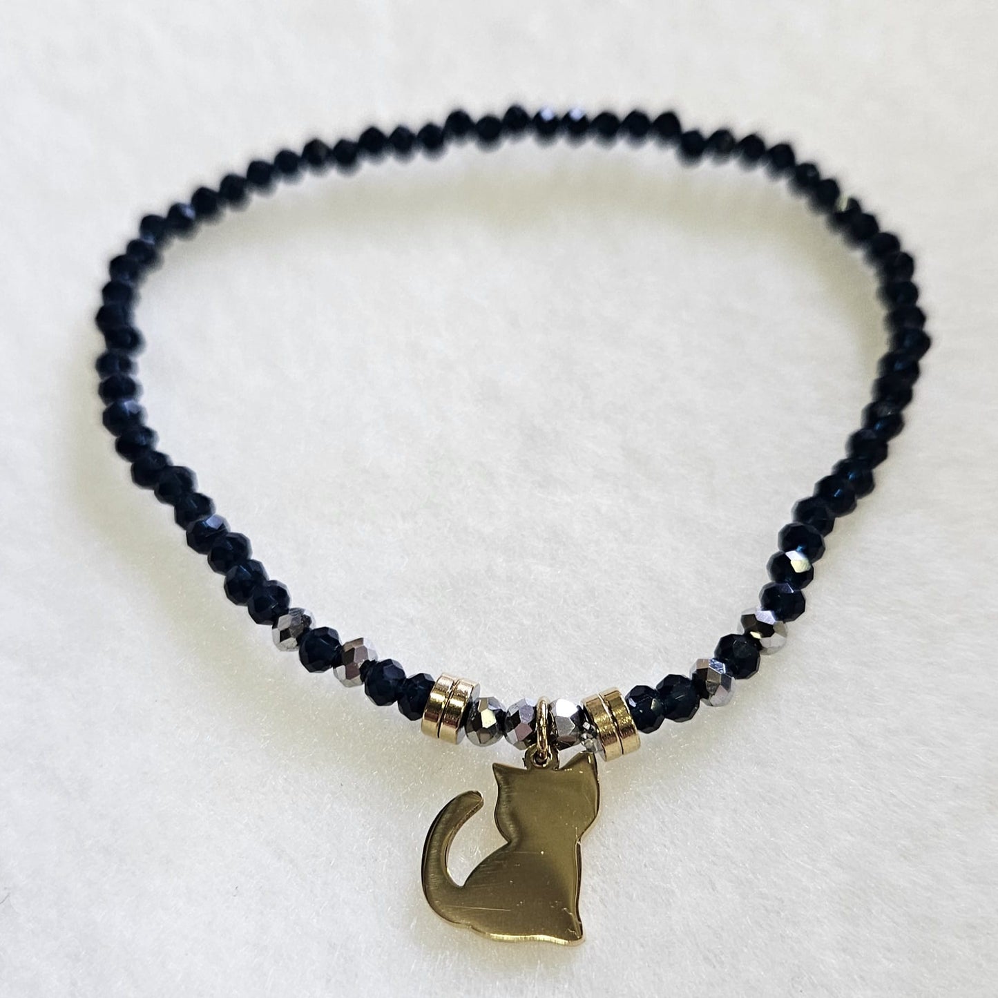 Pulseras de cuentas de cristal en diferentes tonos con gato dorado de acero inoxidable