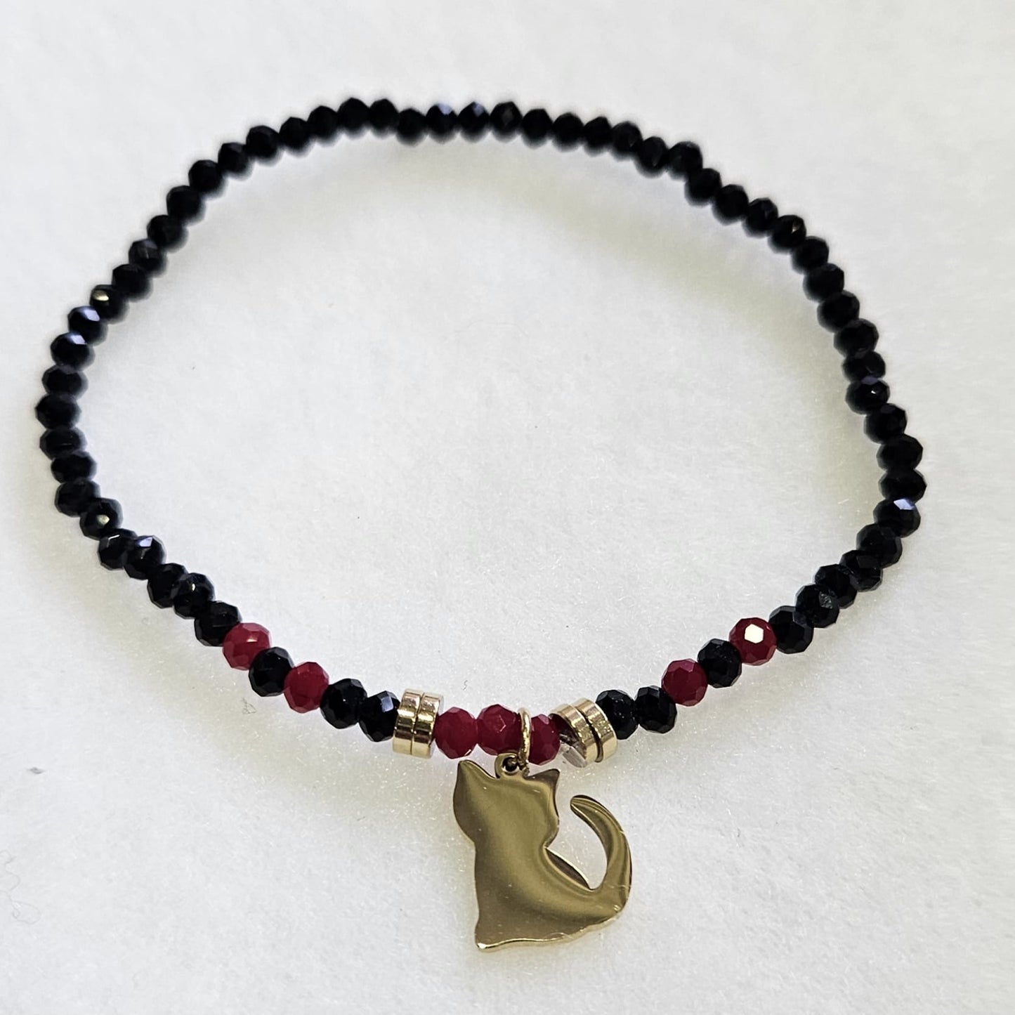Pulseras de cuentas de cristal en diferentes tonos con gato dorado de acero inoxidable