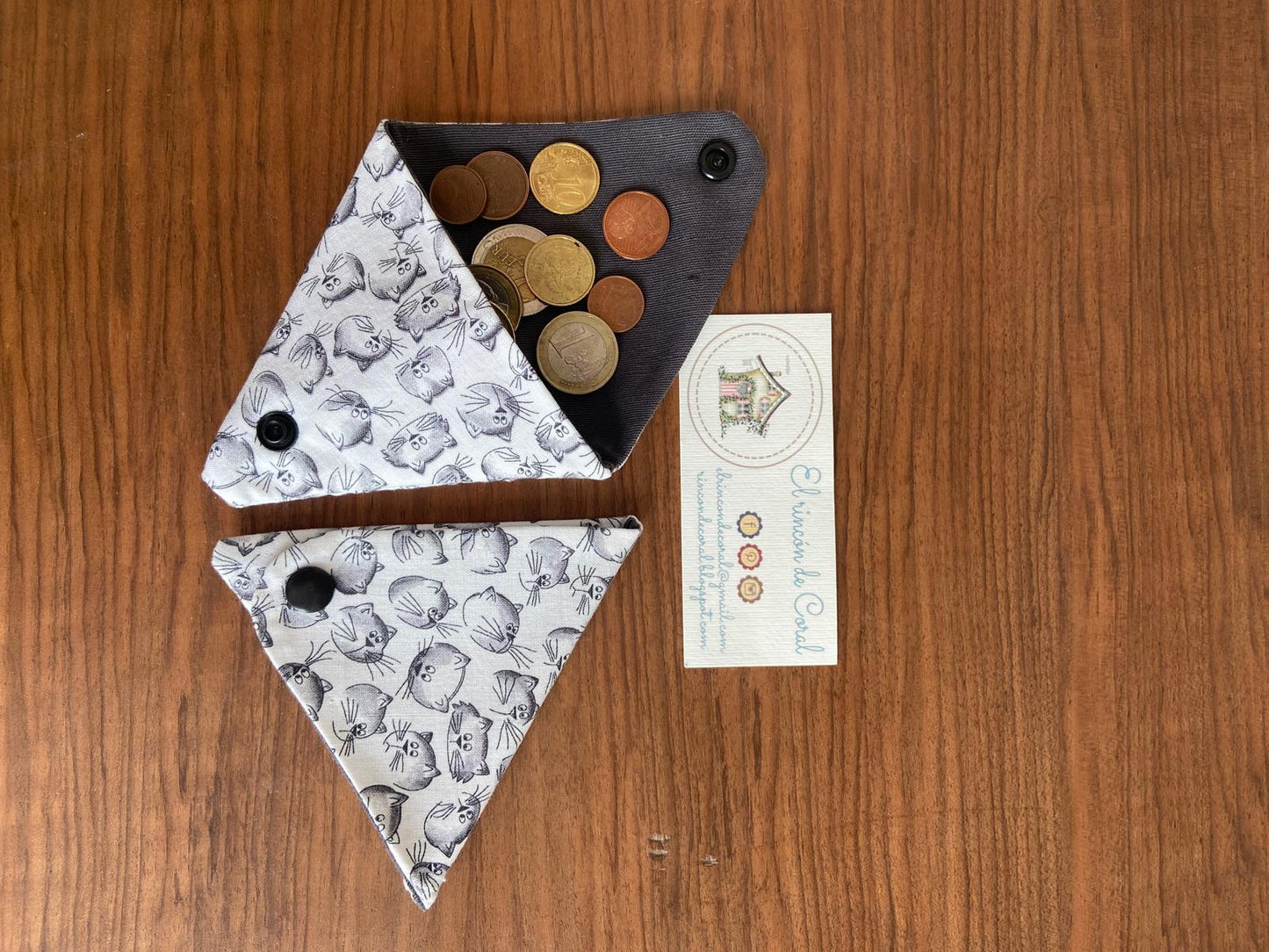 Monedero de tela con estampado de gatitos