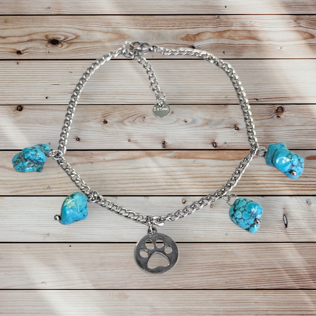 Tobillera de acero de piedras en color turquesa con colgante de huella