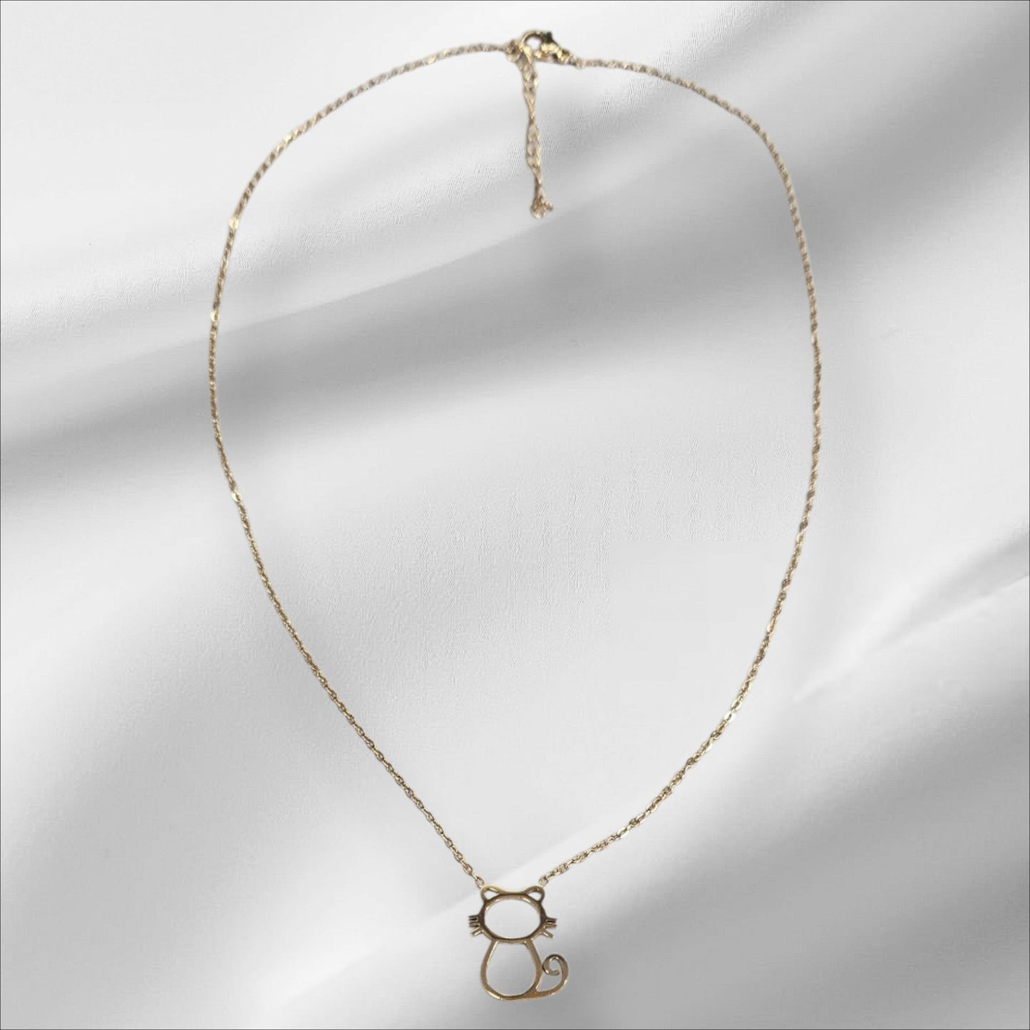 Collar de acero con gatito en dorado