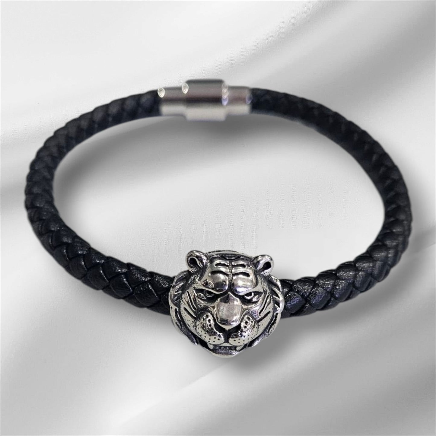 Pulsera de cuero y acero con cabeza de león