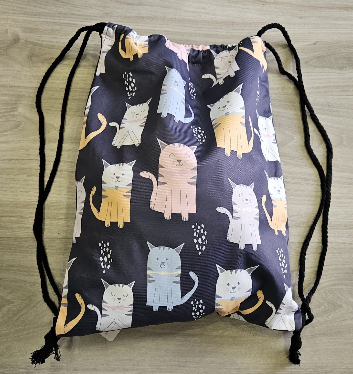 Mochila con cordón con estampado de gatitos divertidos