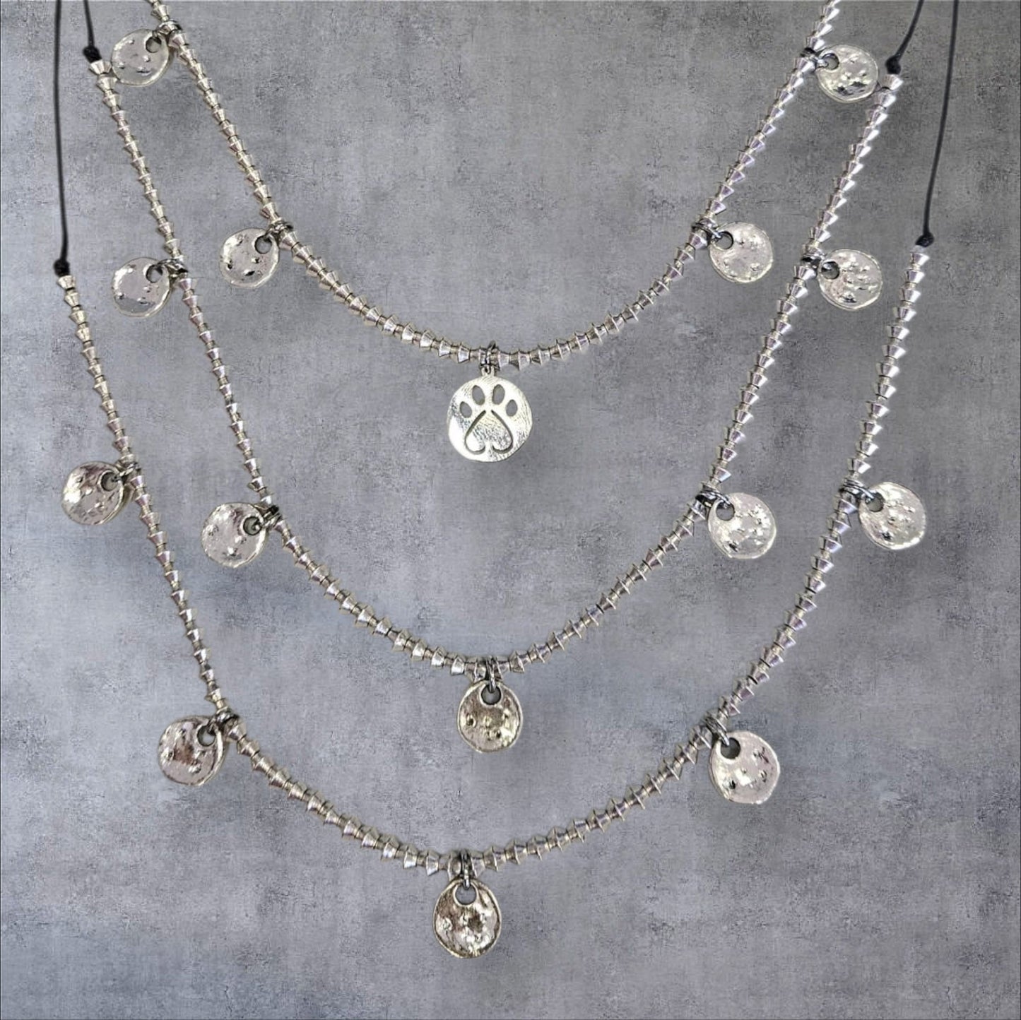 Collar Triple Huella Brillante de Acero