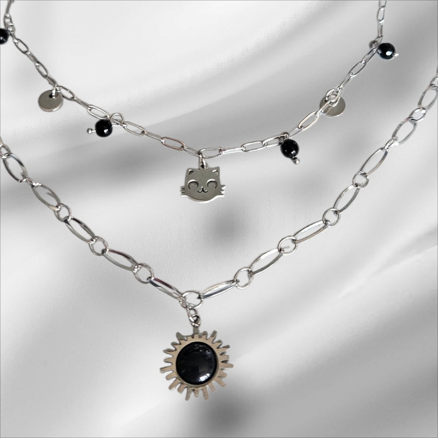 Collar Doble Eclipse de Acero con Detalles Negros