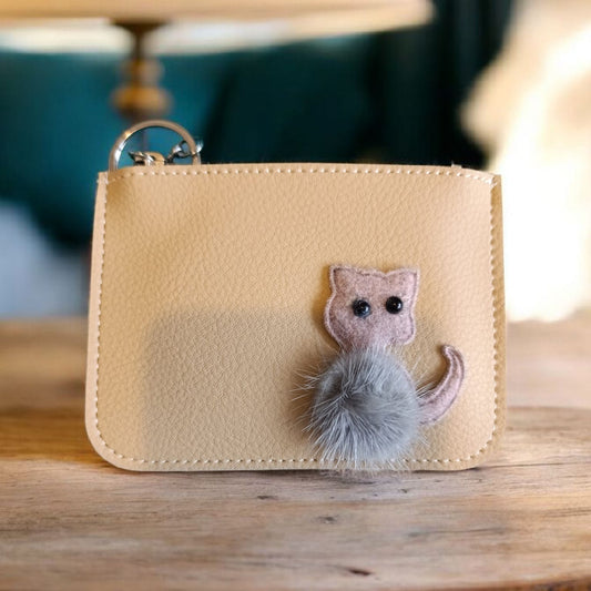 Tarjetero Gatuno con Pompon, color beige