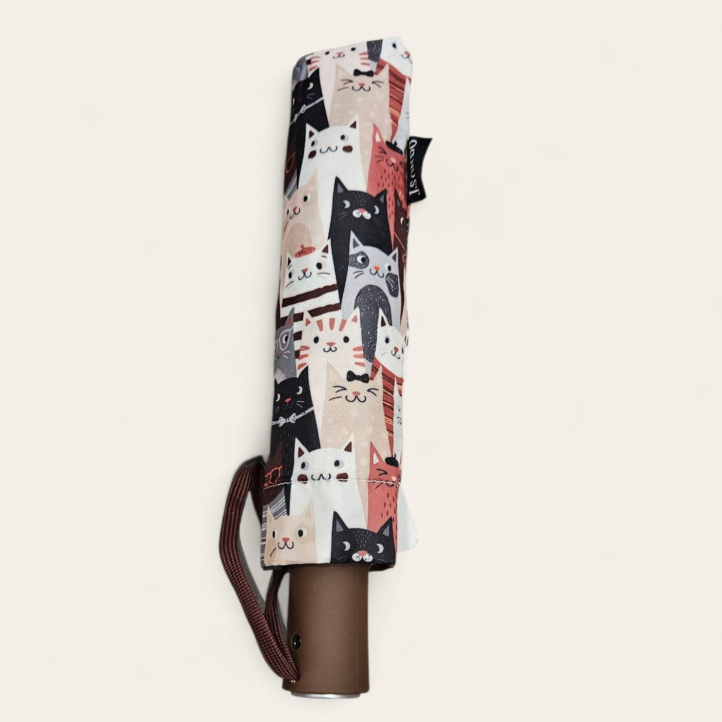 Paraguas plegable antiviento – Estampado de gatos multicolor, mango marrón.