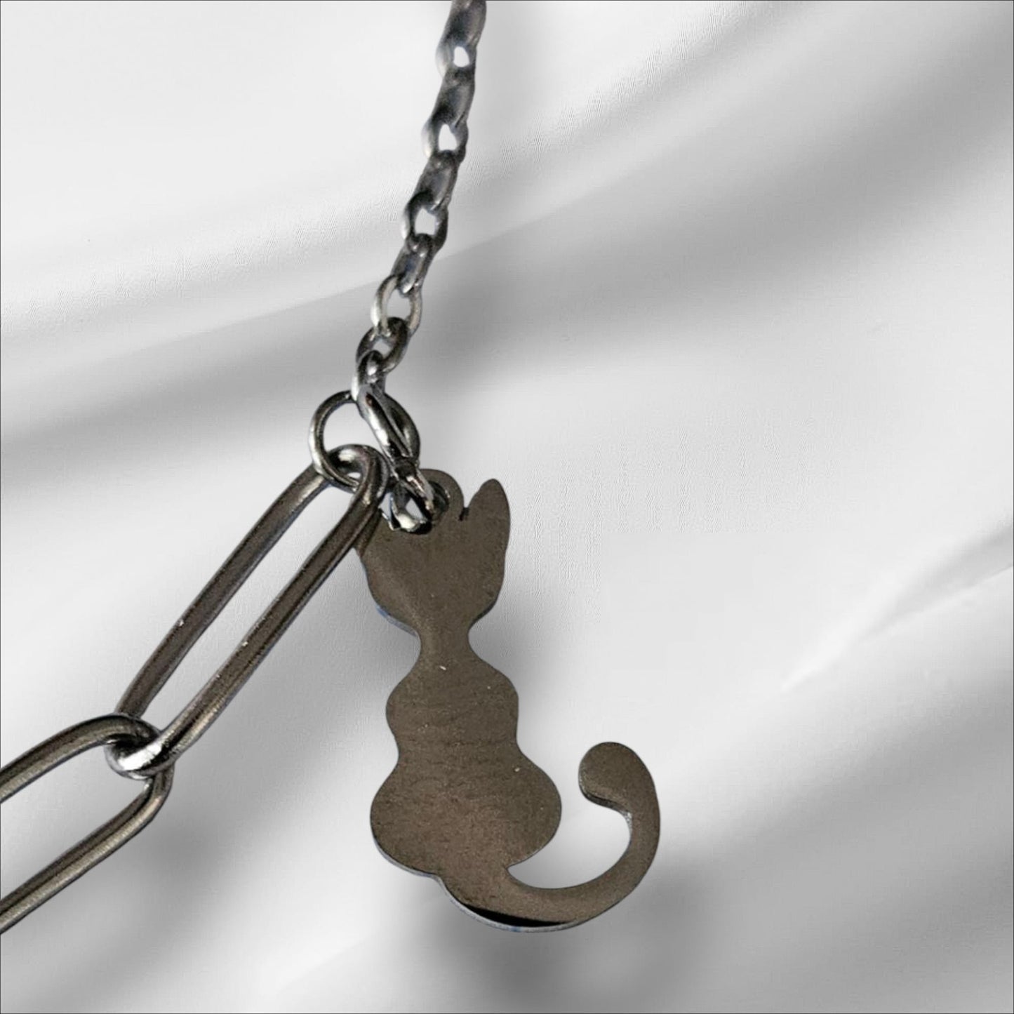 Pulsera “Michi Gris” – Gato Plateado & Piedra Natural Gris