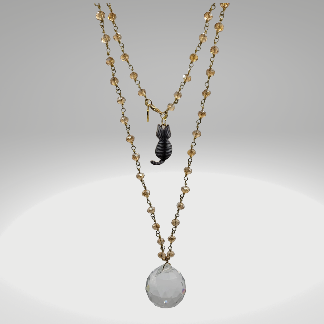 Collar largo con cuentas de cristal y colgante de bola de cristal y gatete color negro