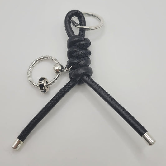Llavero de plata de ley y cuerda de cuero+ Charm de  plata de ley