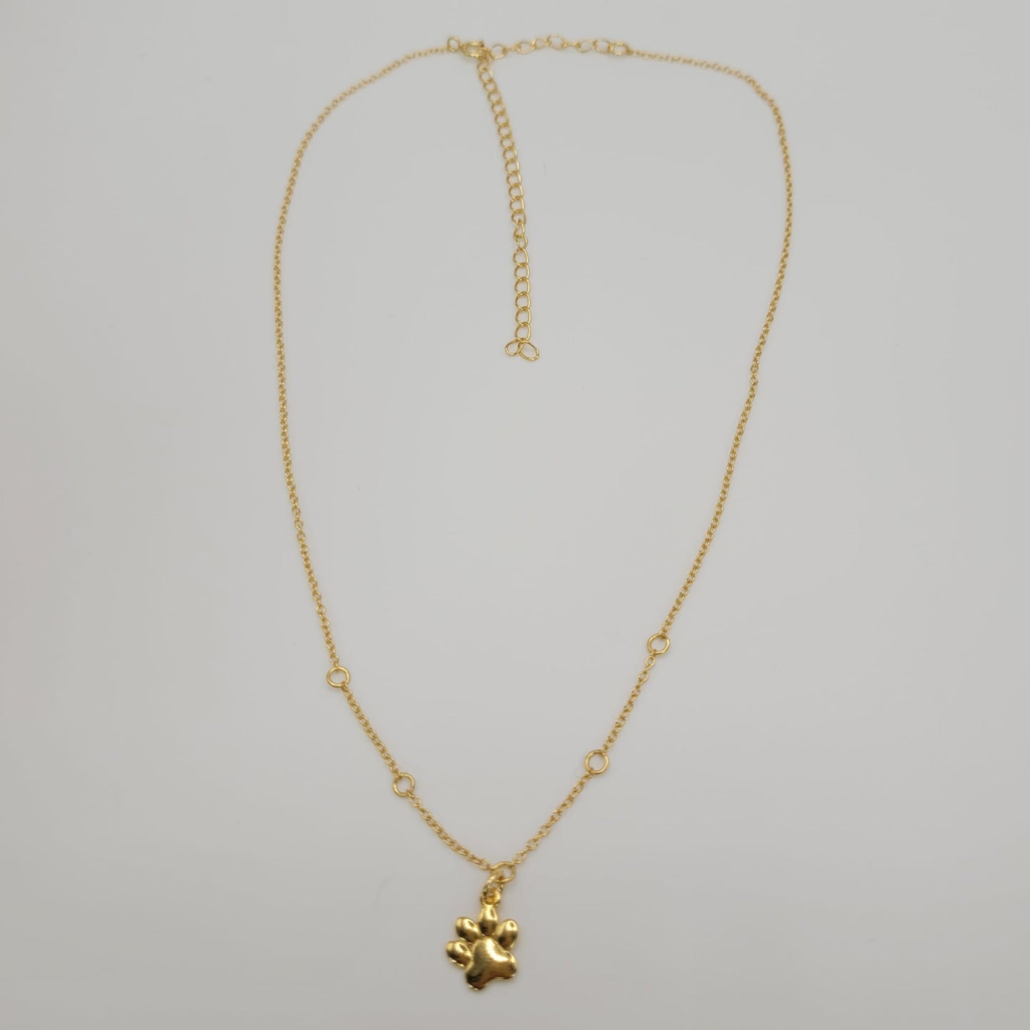 Collar de plata de ley chapada en oro con colgante de huella