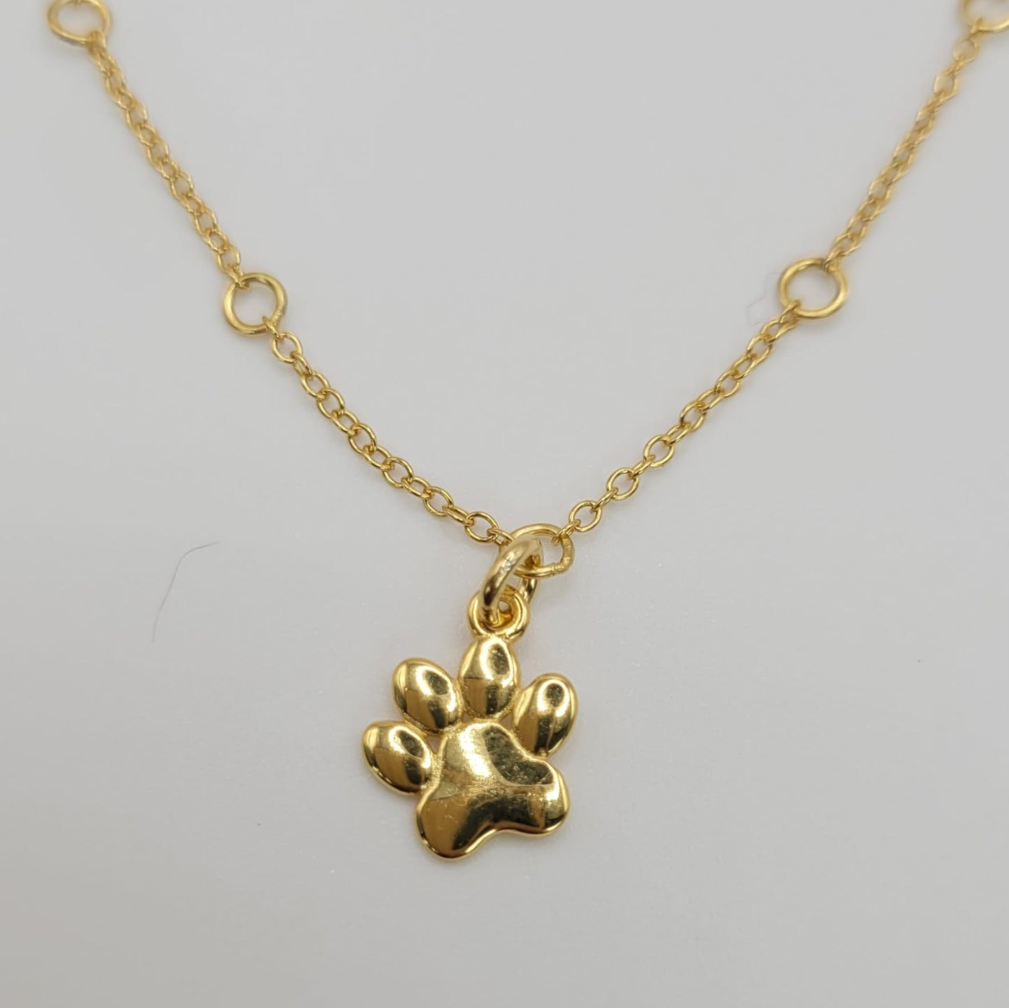 Collar de plata de ley chapada en oro con colgante de huella