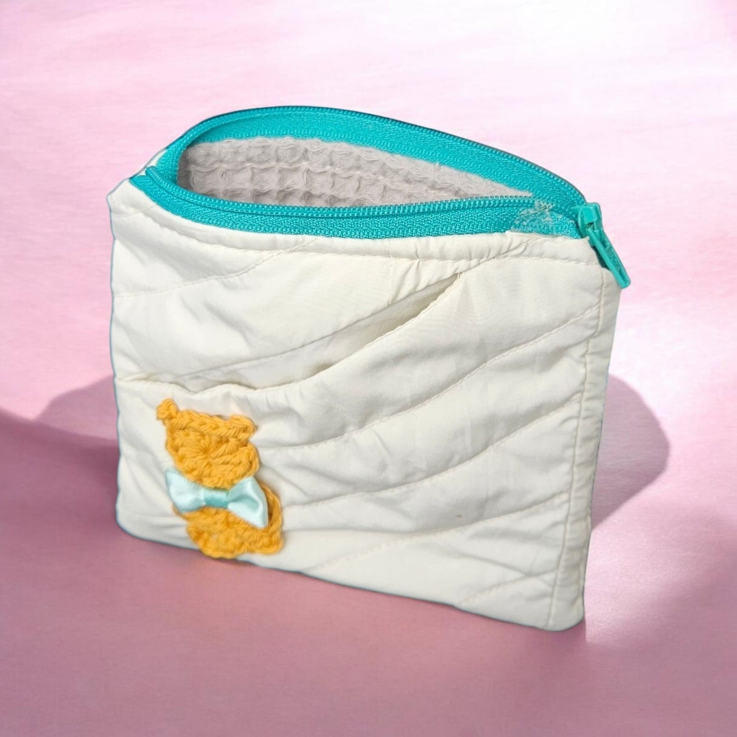 Cartera- monedero acolchado con gato amarillo- bolsillo externo(@lucikukadas)