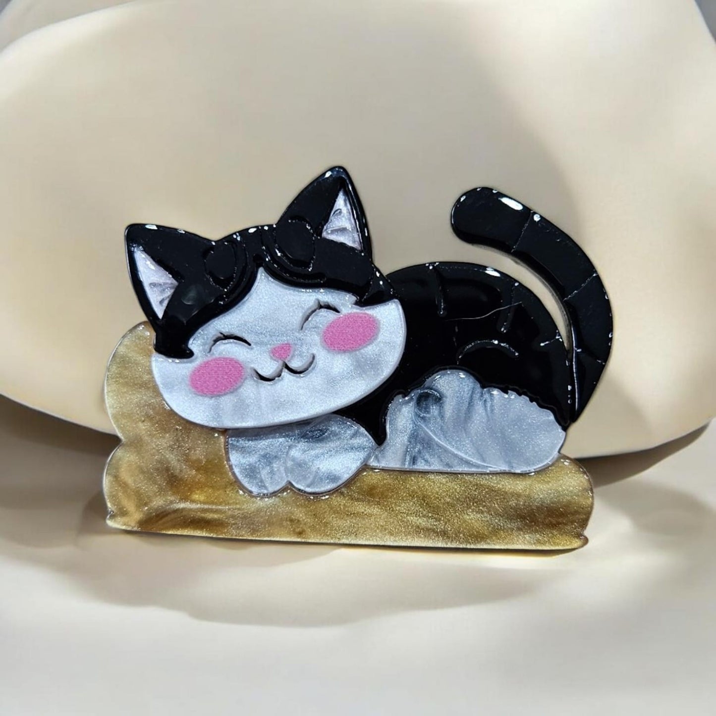 Broche de Gatito Dormilón Acrílico ✨🐱