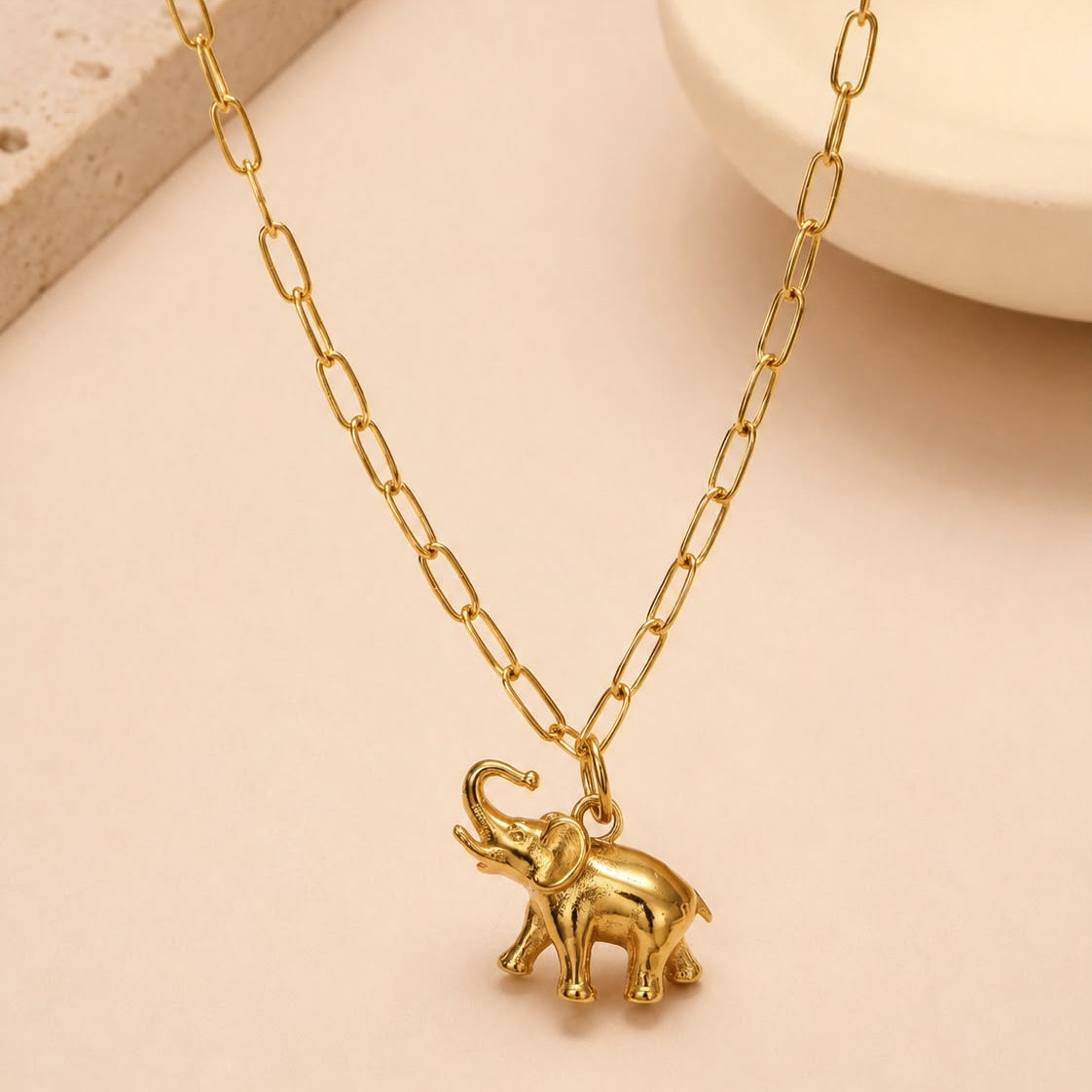 Collar Acero inoxidable Elefante Dorado