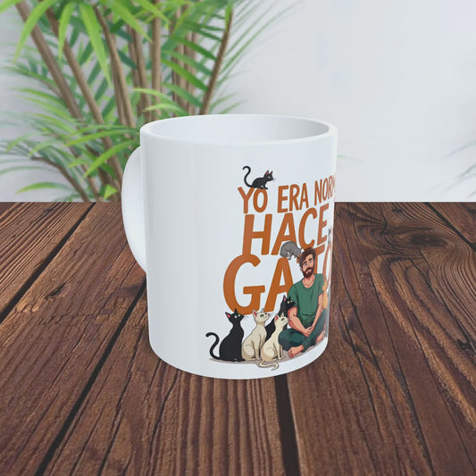 Taza divertida con frase "Yo era normal hace 3 gatos" (chico)