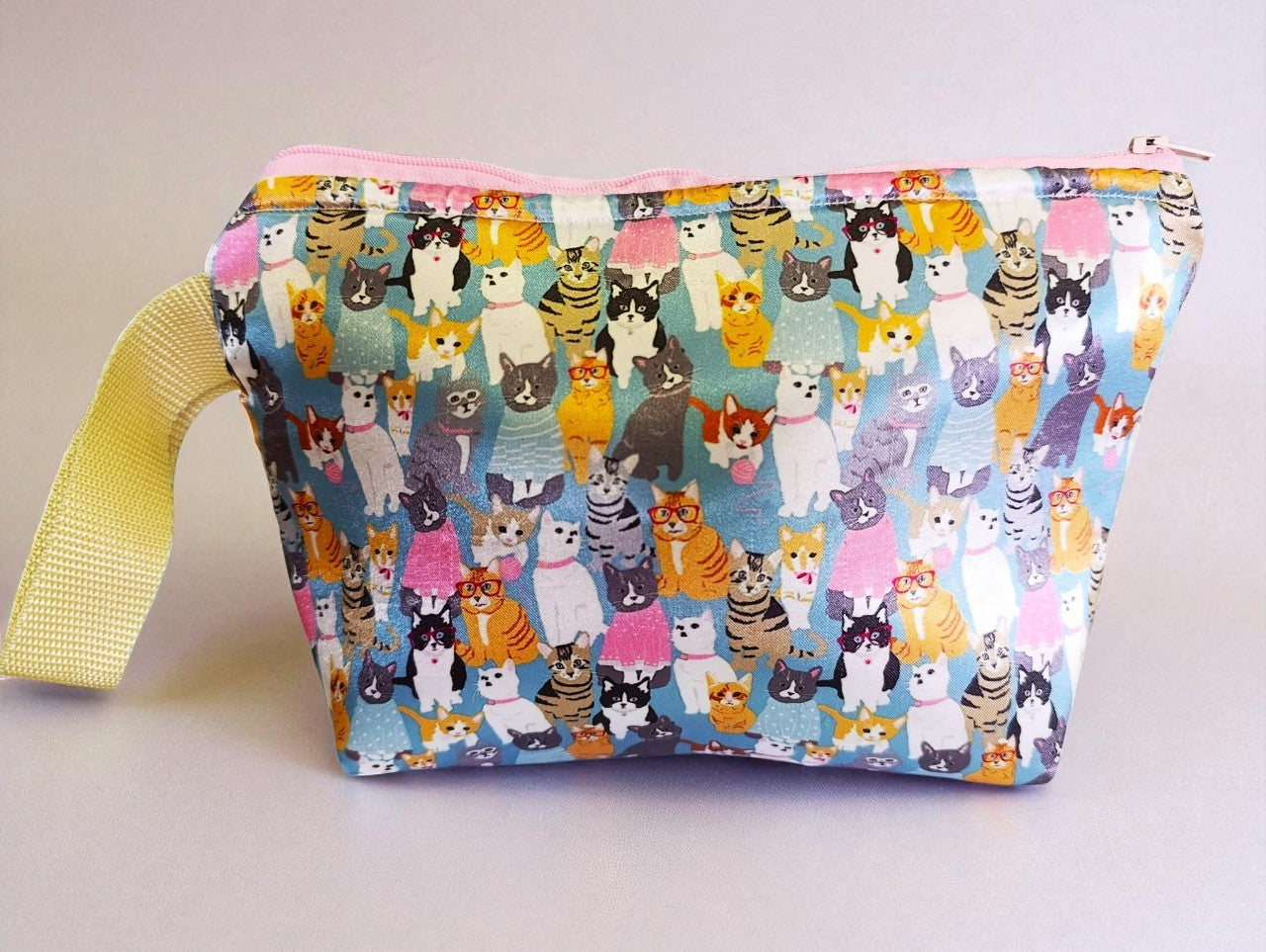 Neceser de Tela con estampado de gatos de colores (@lucikukadas)