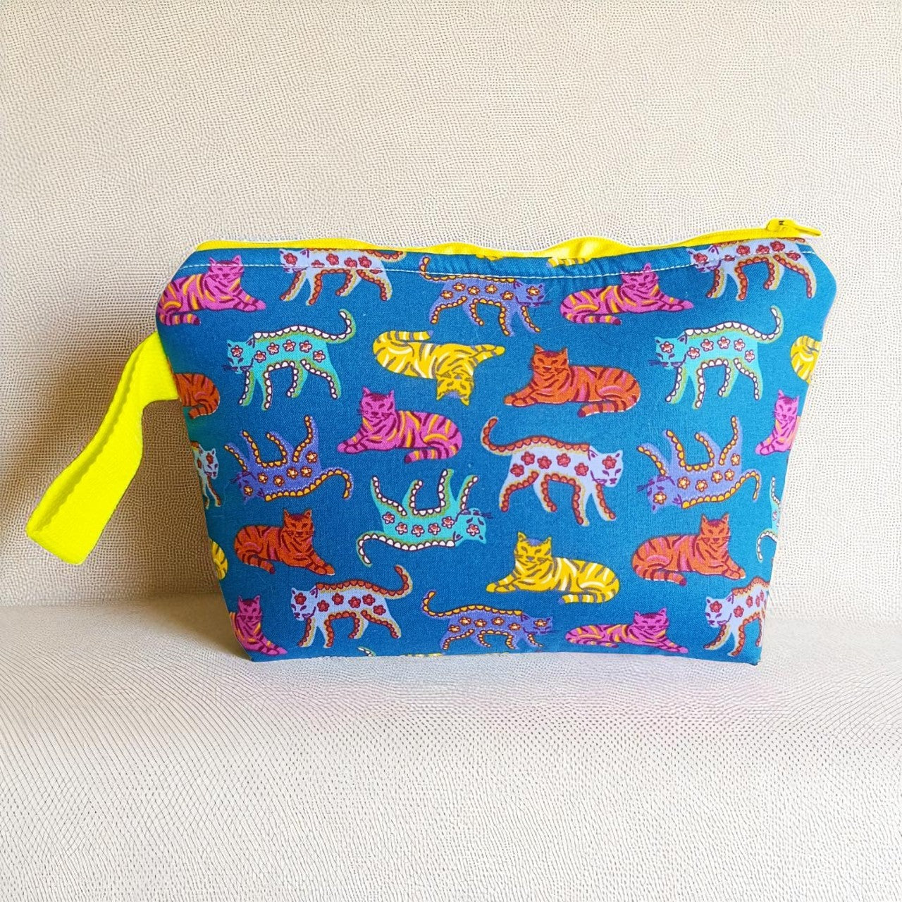 Neceser de Tela con estampado de Gatitos Psicodélicos (@lucikukadas)
