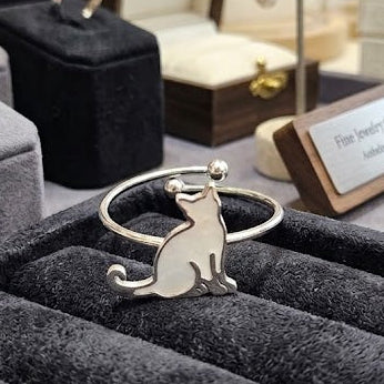 Anillo gato de acero inoxidable CON FONDO BLANCO