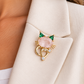 Broche alfiler de gato con piedras rosa y verde