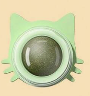 Juguete para gato con bola giratoria con hierba gatuna (catnip)