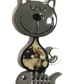 Broche esmaltado de gatito sonriendo con pez, color gris
