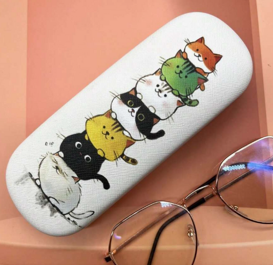 Funda para gafas rígida blanca con diseño de gatitos de colores