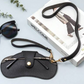 Funda para gafas en polipiel negra, decorado con un tierno detalle de gatito