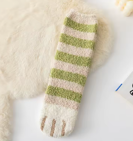 Calcetines Rayas Verdes – Estilo y Confort Felino