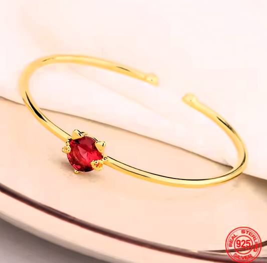 Brazalete Gatito con Cristal Rojo de Plata de Ley 925. Dorado