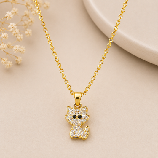 Collar de acero inoxidable con colgante de gatito con circonitas. Dorado