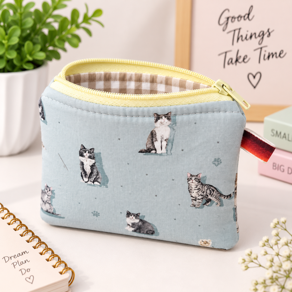 Cartera-monedero con estampado de gatos en azul 1 (@lucikukadas)