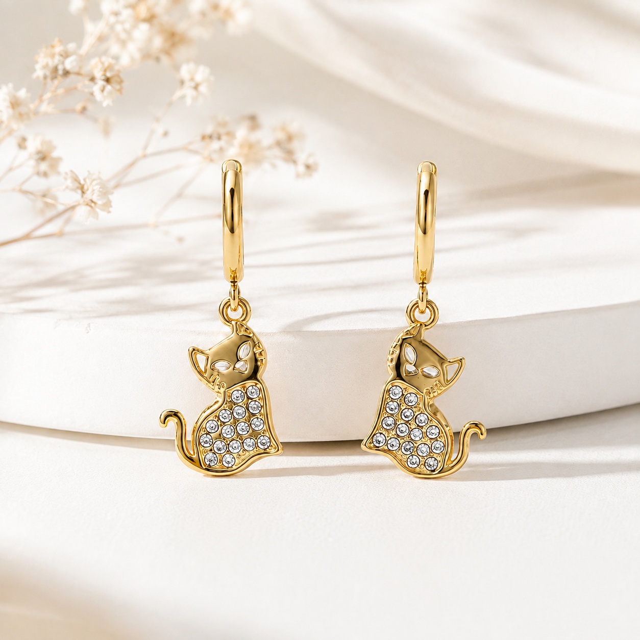 Pendientes de acero inoxidable de Gato con con circonitas en corazón