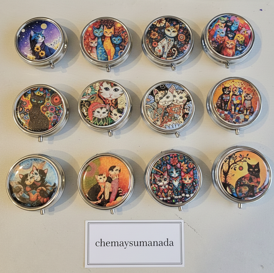 Pastillero Metálico Gatitos redondo (envío aleatorio)