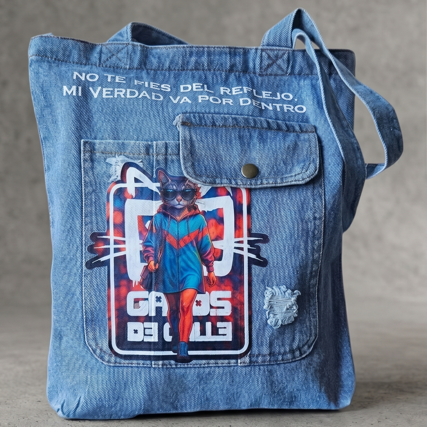 Tote bag denim “No te fíes del reflejo, mi verdad va por dentro”