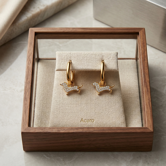 Pendientes aro con colgante de perro con circonitas blancas