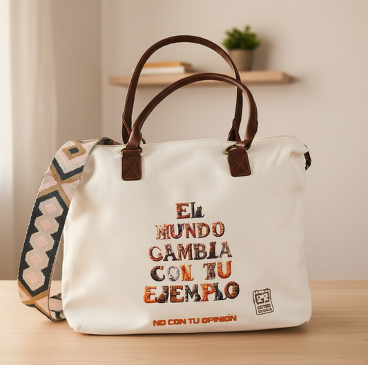 Bolso de tela beige “El mundo cambia con tu ejemplo, no con tu opinión”