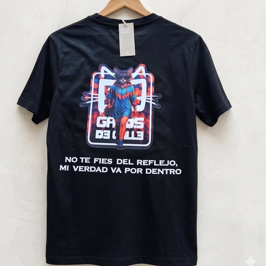 Camiseta chica “No te fíes del reflejo, mi verdad va por dentro”