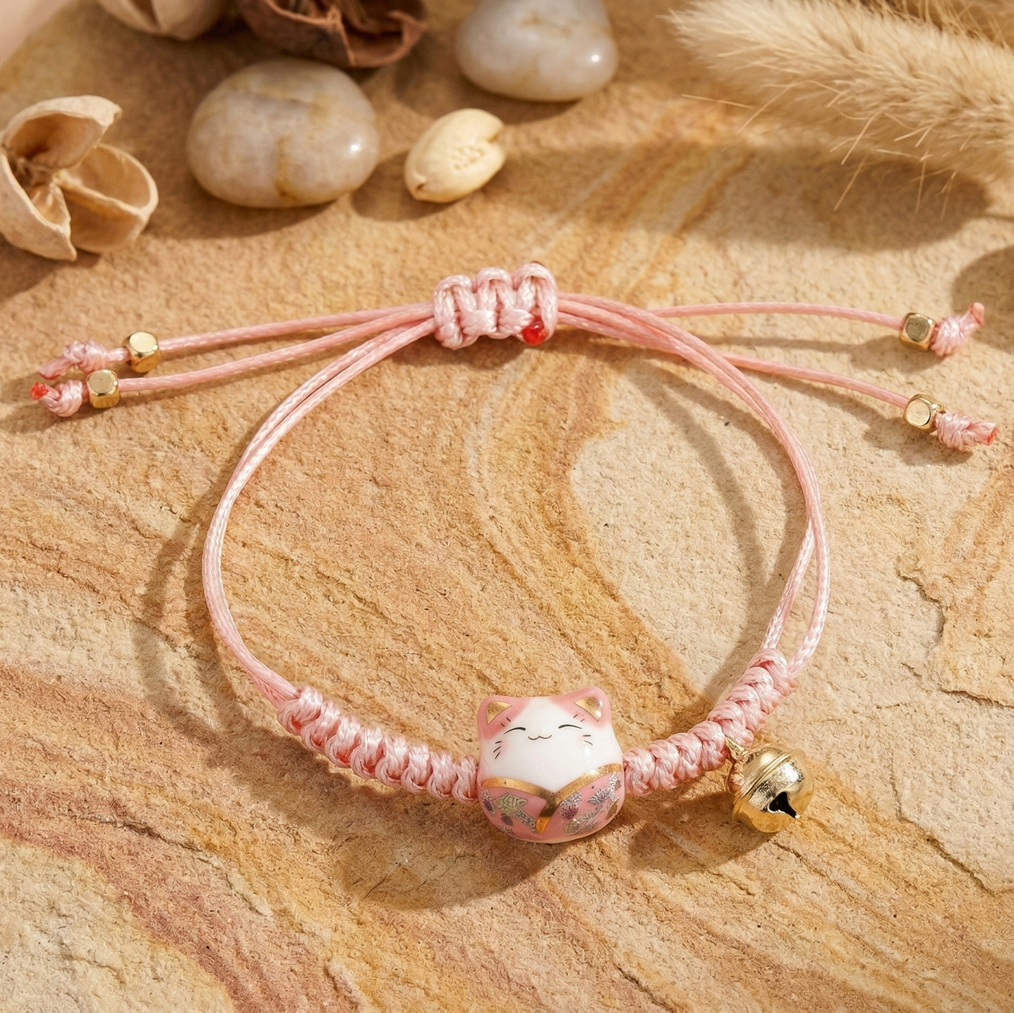 Pulsera Gato de la Suerte – Ajustable en hilo rosa
