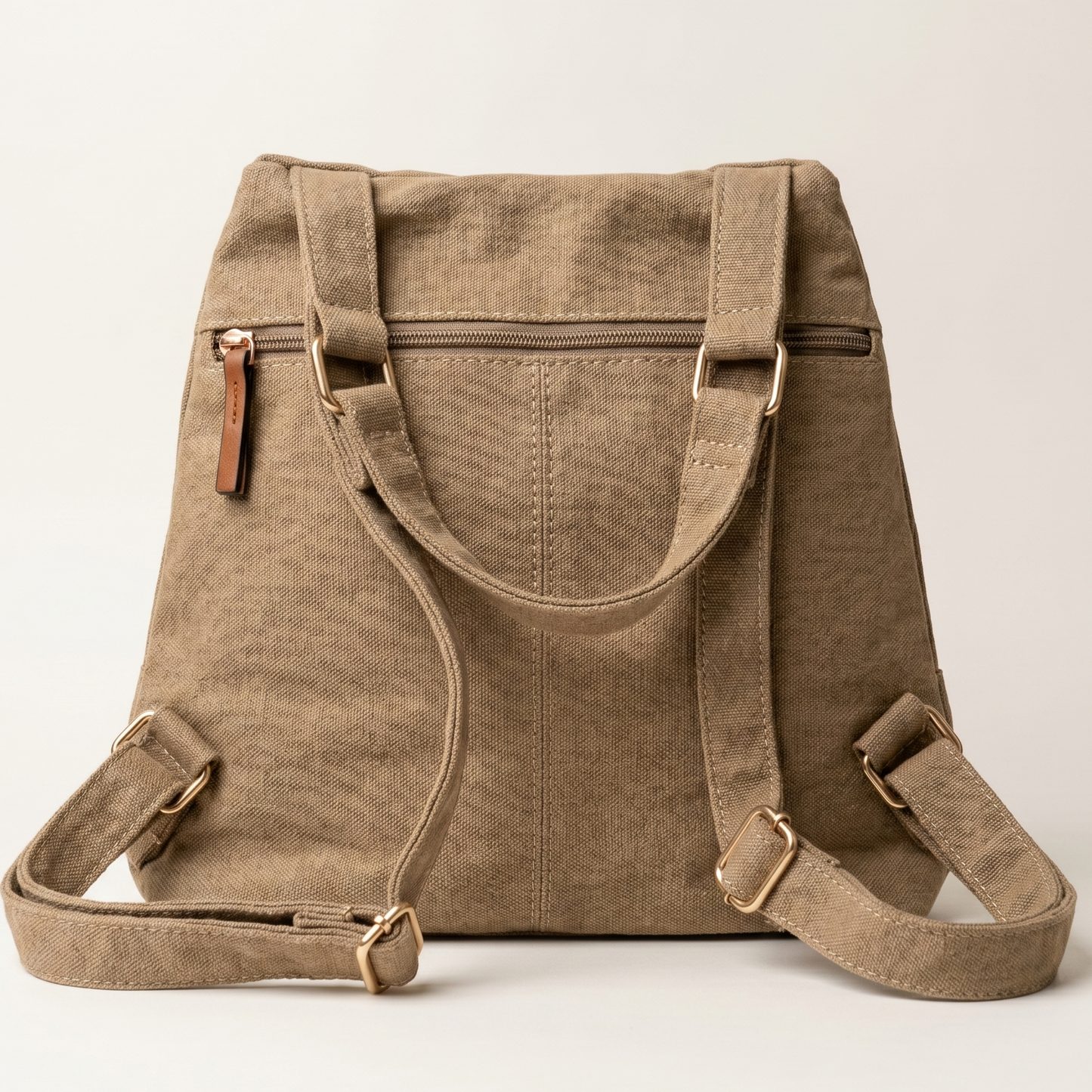 Mochila urbana “El mundo cambia con tu ejemplo, no con tu opinión”. Color beige