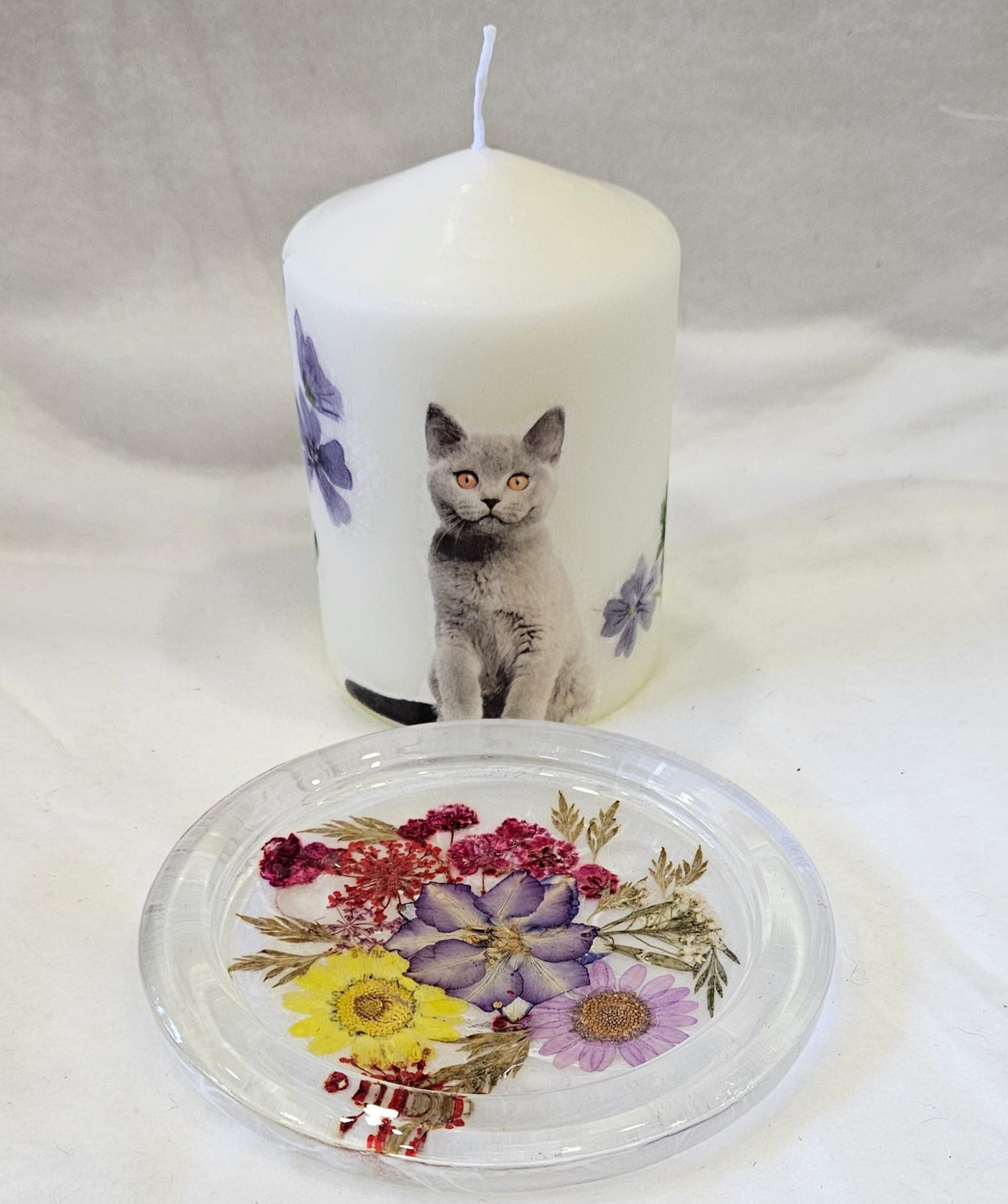 Vela de gato con plato de flores secas 2