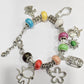 Pulsera de charms con abalorios de gatos